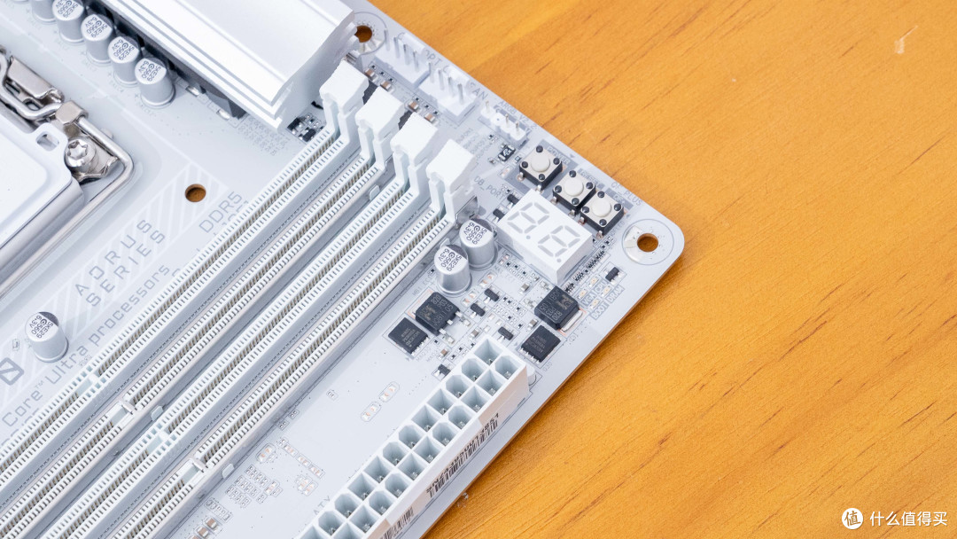 极致大白:Ultra7 265K+技嘉Z890电竞冰雕装机分享