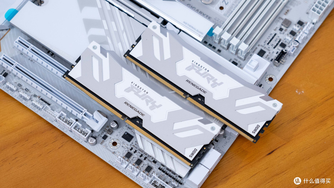 极致大白:Ultra7 265K+技嘉Z890电竞冰雕装机分享