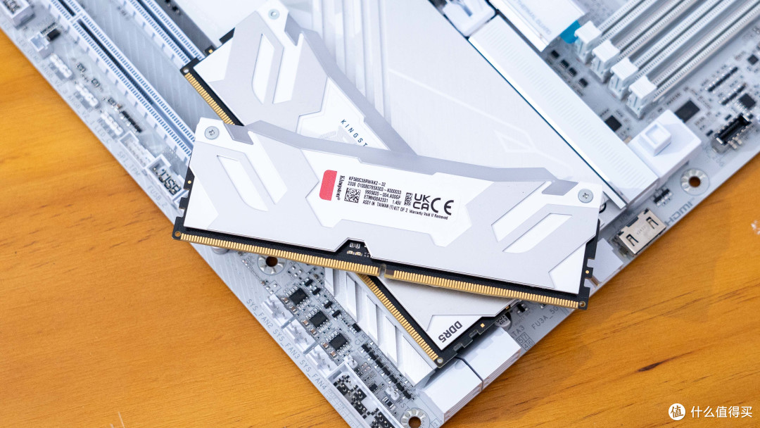 极致大白:Ultra7 265K+技嘉Z890电竞冰雕装机分享