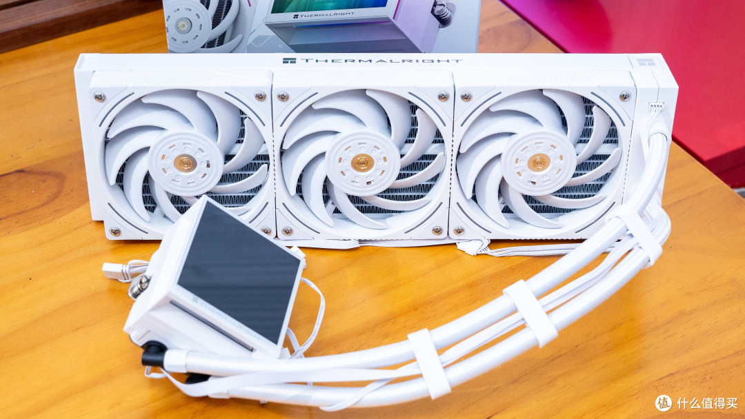 极致大白:Ultra7 265K+技嘉Z890电竞冰雕装机分享