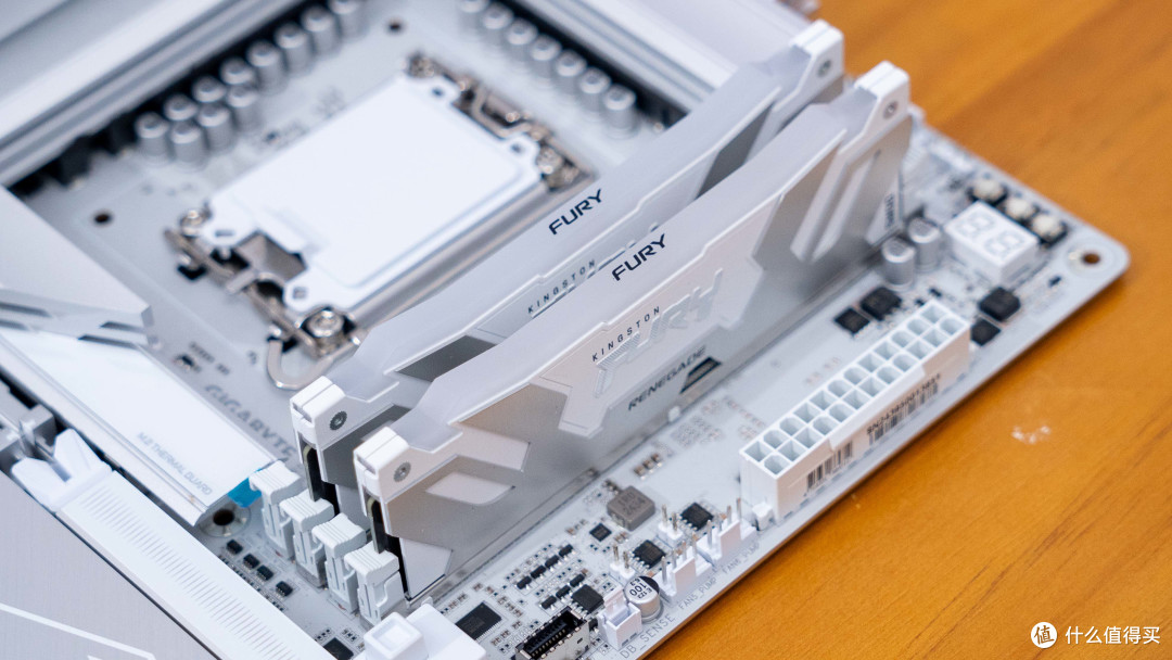 极致大白:Ultra7 265K+技嘉Z890电竞冰雕装机分享