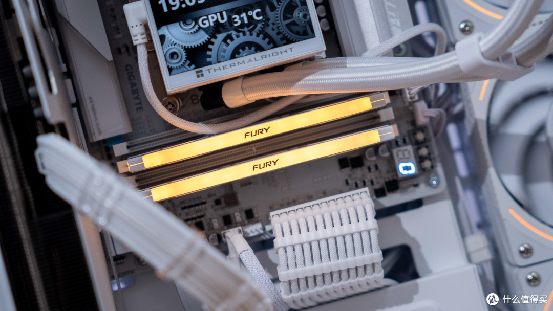 极致大白:Ultra7 265K+技嘉Z890电竞冰雕装机分享