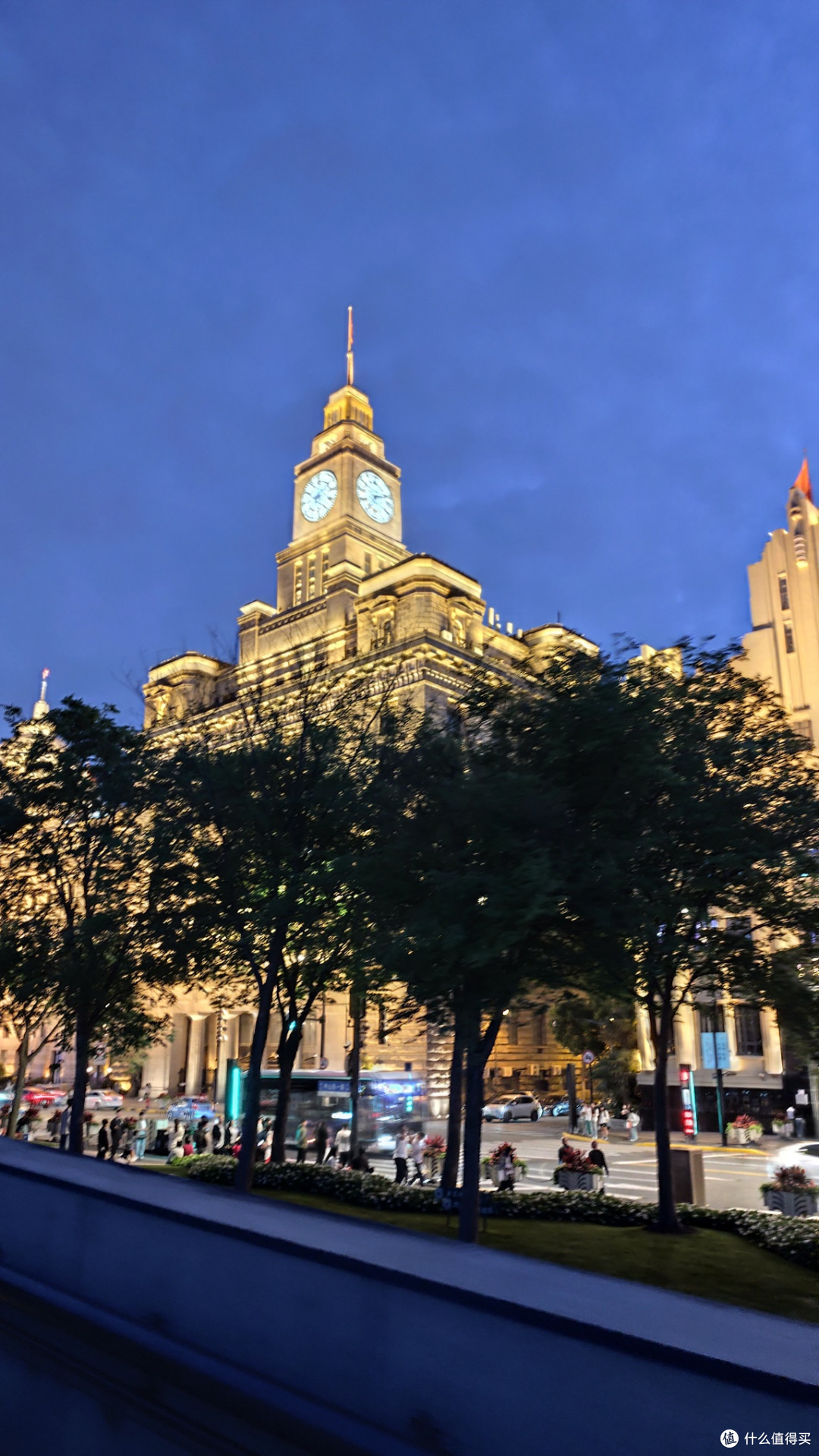 上海外滩走一遭:蟹黄面香得流哈喇子,夜景美得挪不动道儿!
