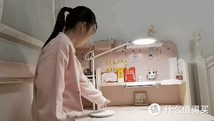 全光谱护眼台灯,百元级书客L1,儿童必备高科技单品。