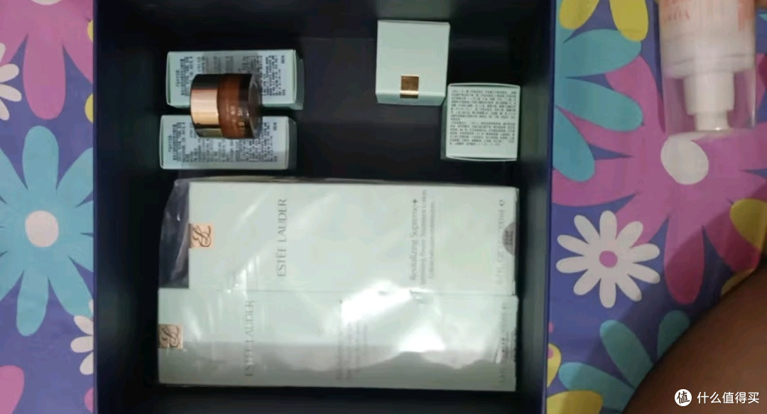 母亲节,用雅诗兰黛美白胶原水乳定格妈妈的美