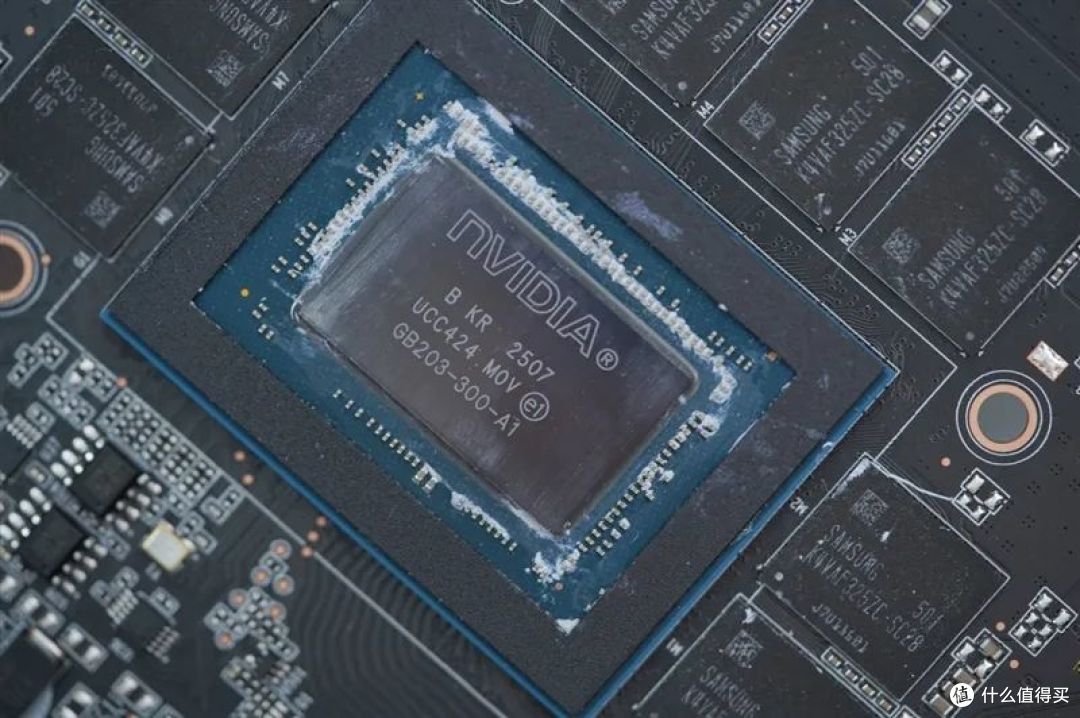 索泰RTX 5070 Ti天启显卡评测：启世之环再进化 豪华八热管旗舰级体验