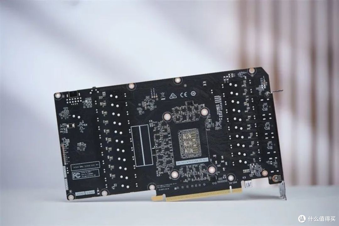 索泰RTX 5070 Ti天启显卡评测：启世之环再进化 豪华八热管旗舰级体验