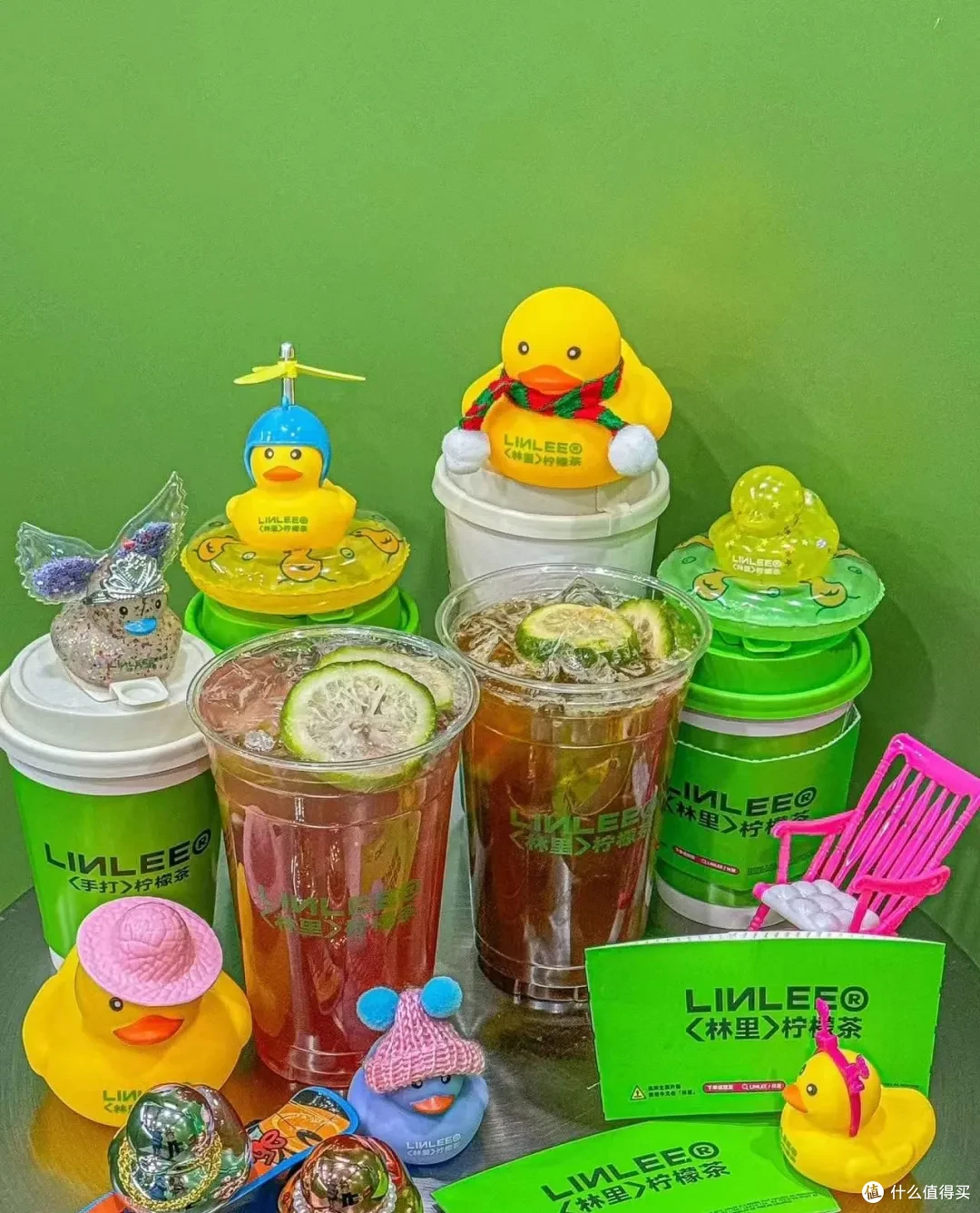 靠“小黄鸭”走红的林里柠檬茶,品牌周边成了流量密码?
