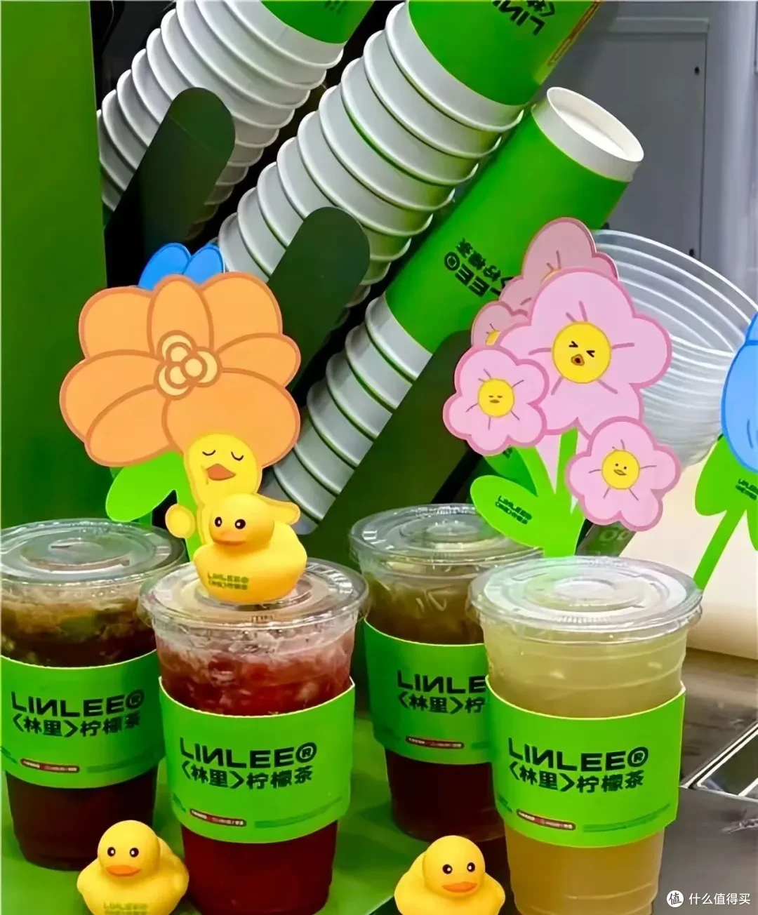 靠“小黄鸭”走红的林里柠檬茶,品牌周边成了流量密码?