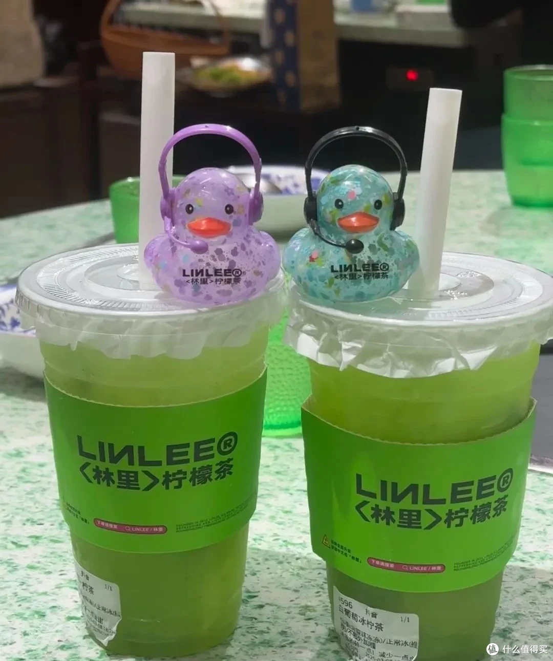 靠“小黄鸭”走红的林里柠檬茶,品牌周边成了流量密码?