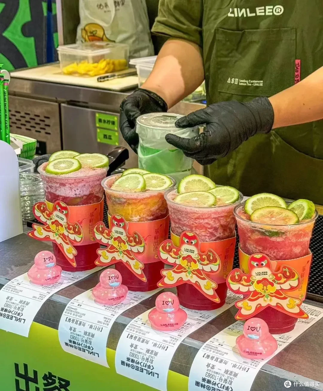 靠“小黄鸭”走红的林里柠檬茶,品牌周边成了流量密码?
