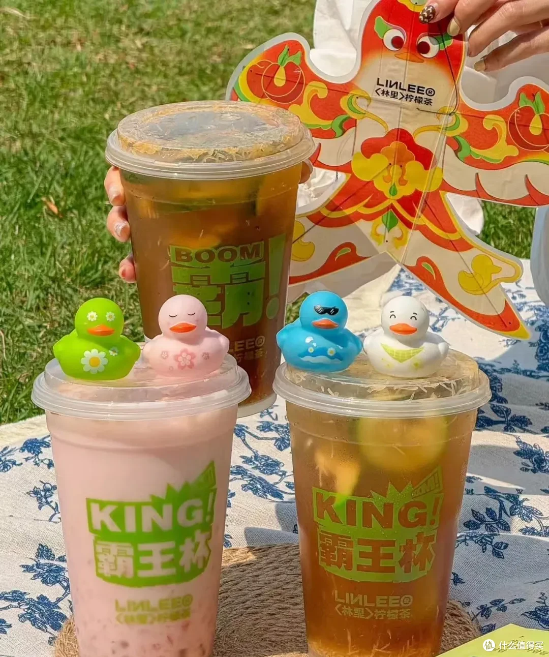 靠“小黄鸭”走红的林里柠檬茶,品牌周边成了流量密码?