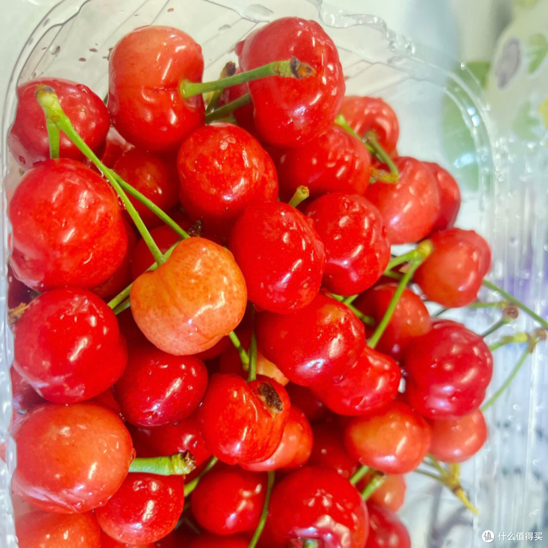 品尝樱桃，感受春日的美好