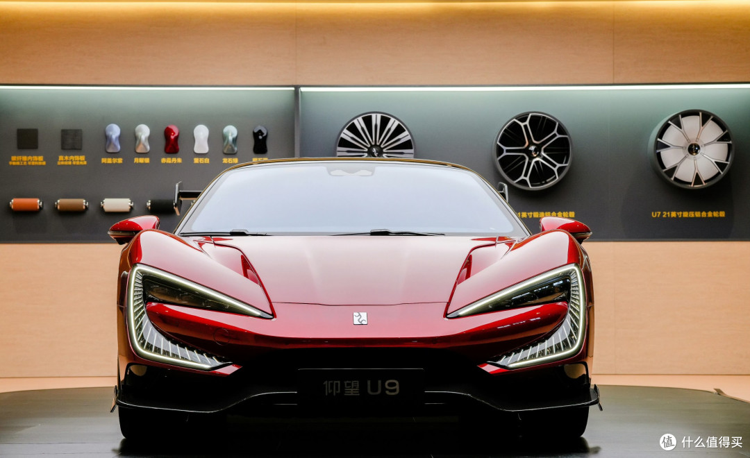 仰望U8L、U7亮相上海车展
