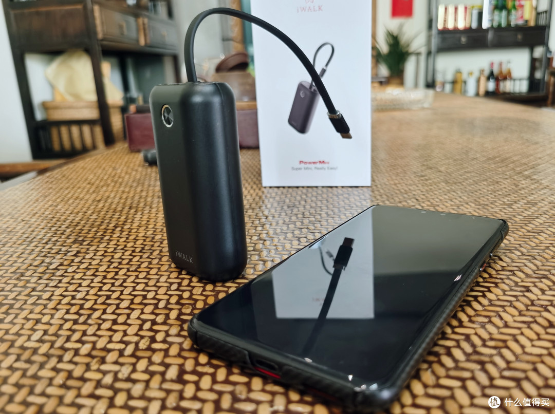 轻薄便携iWALK小冰棍迷你充电宝支持双向快充