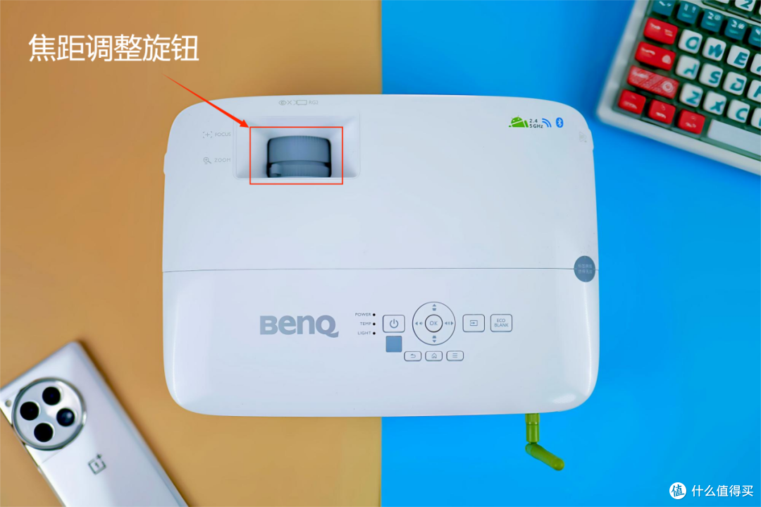 会议室买投影仪还是买电视?商用投影仪和家用投影仪的区别大了