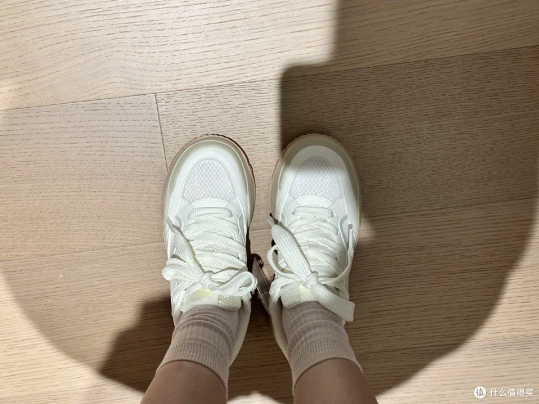 安踏曲奇女鞋板鞋——潮流与舒适的完美融合