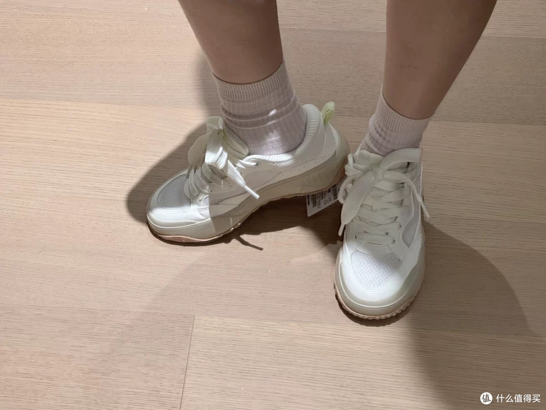 安踏曲奇女鞋板鞋——潮流与舒适的完美融合