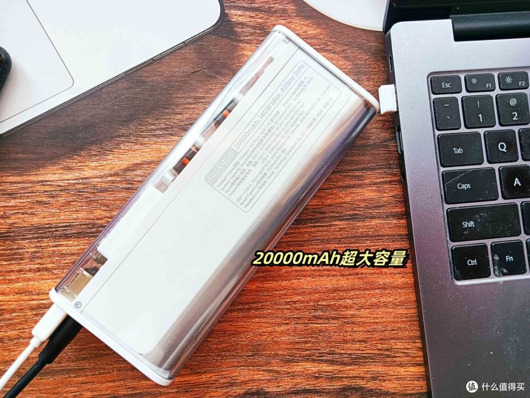 出差必备！打工人充电焦虑：闪极140W银翼Pro超级移动电源，真香
