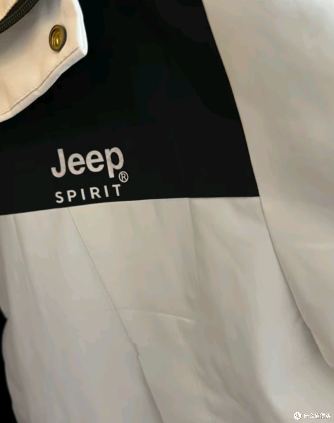 JEEP冲锋衣:防风防水透气