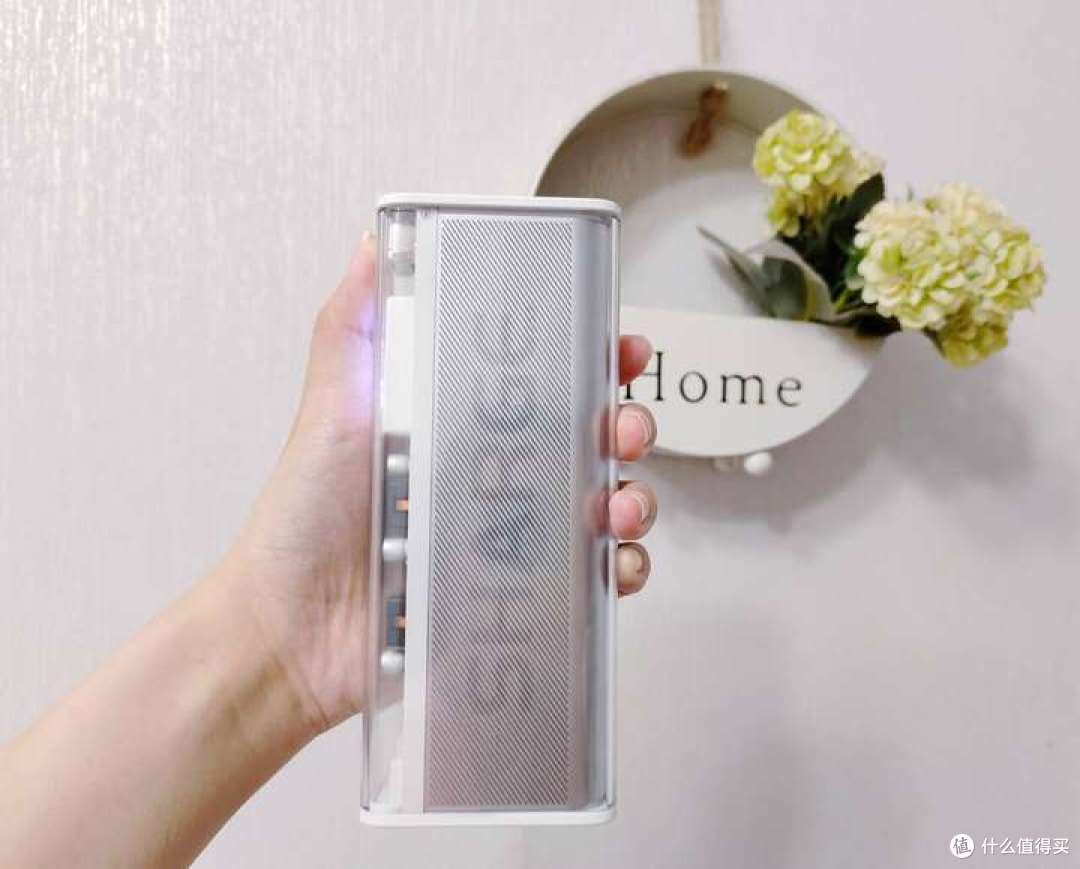 打工人的续电神器！这款透明赛博充电宝，让我彻底告别电量焦虑
