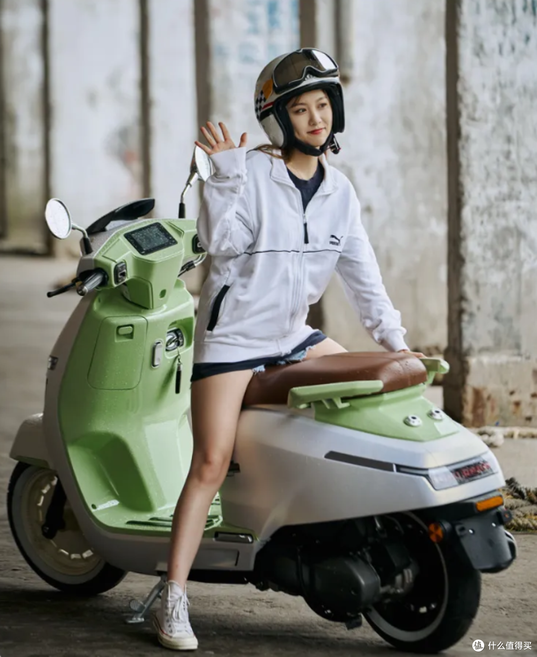 QJMOTOR阳光迪诺踏板摩托车