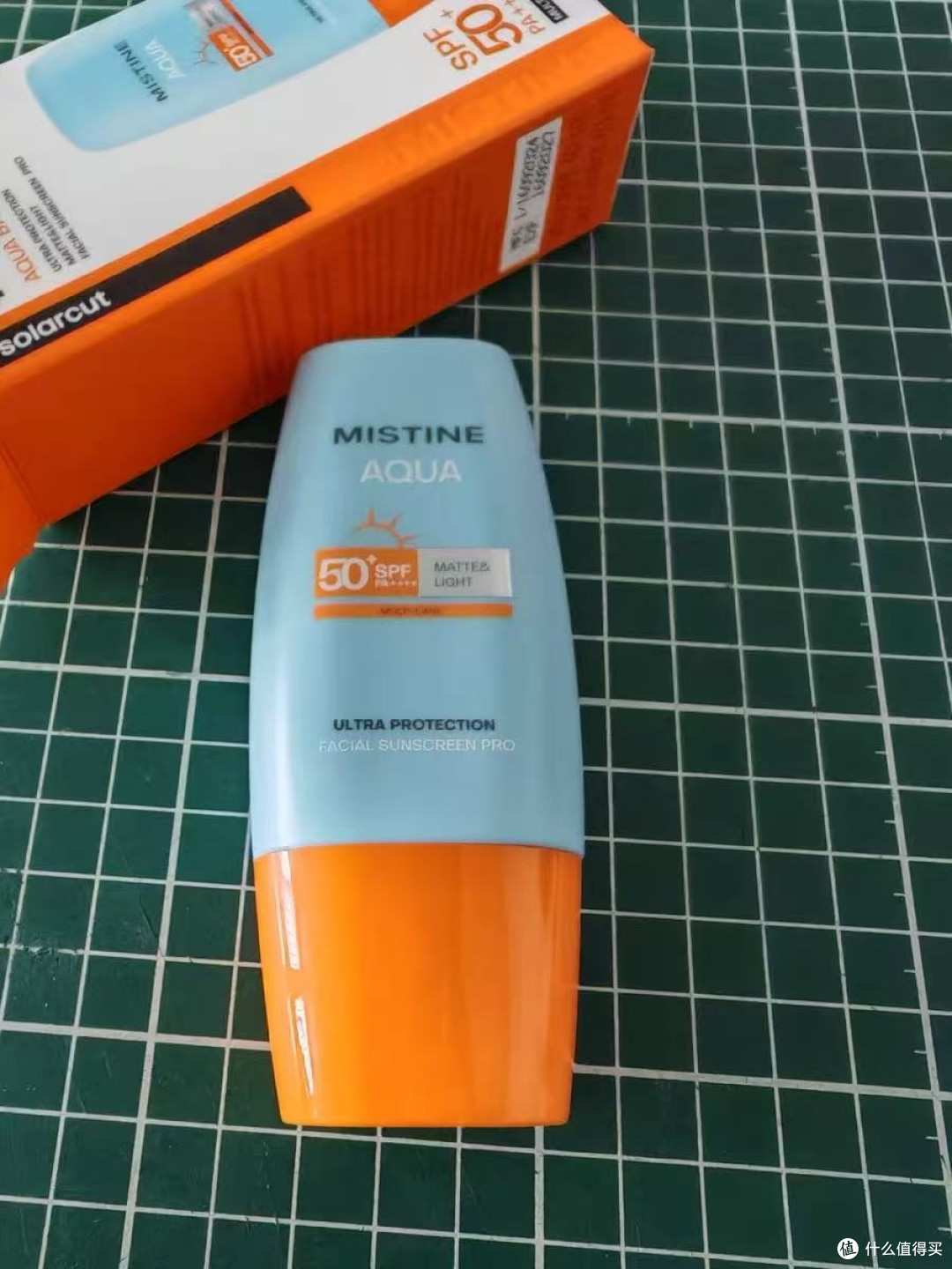 Mistine防晒喷雾:清爽不油腻