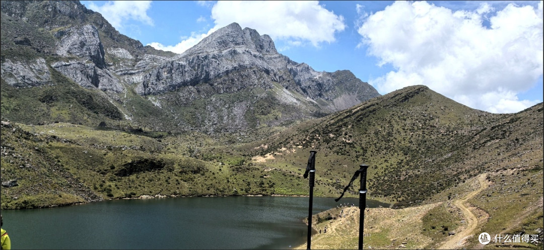 徒步登山好搭档!匹克登山杖助力每一步前行