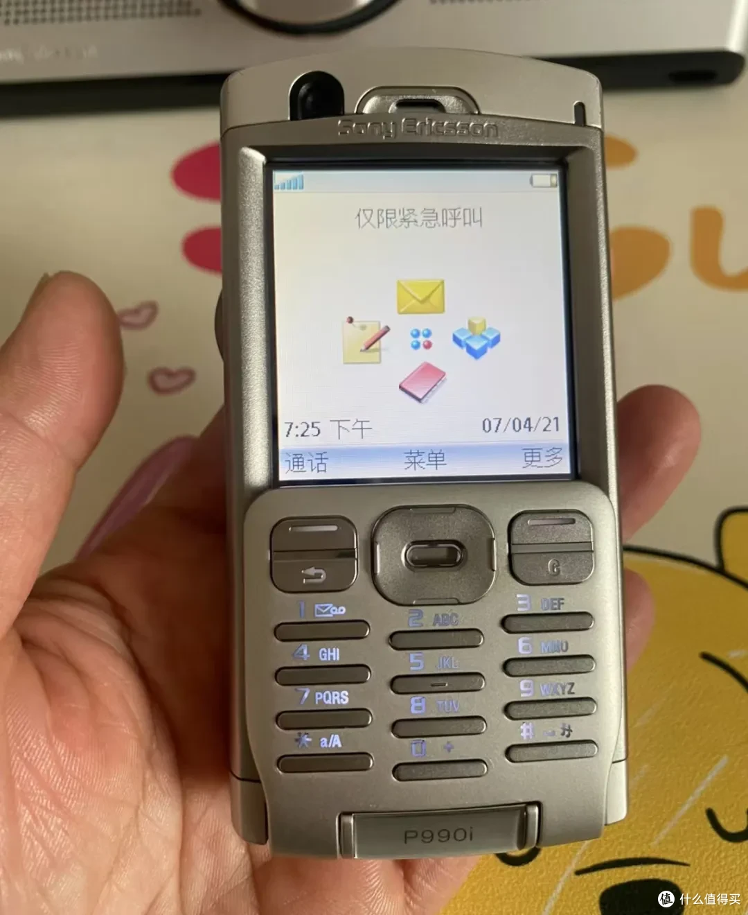 曾经7350元的旗舰机皇,如今二手350元,采用“双键盘”设计