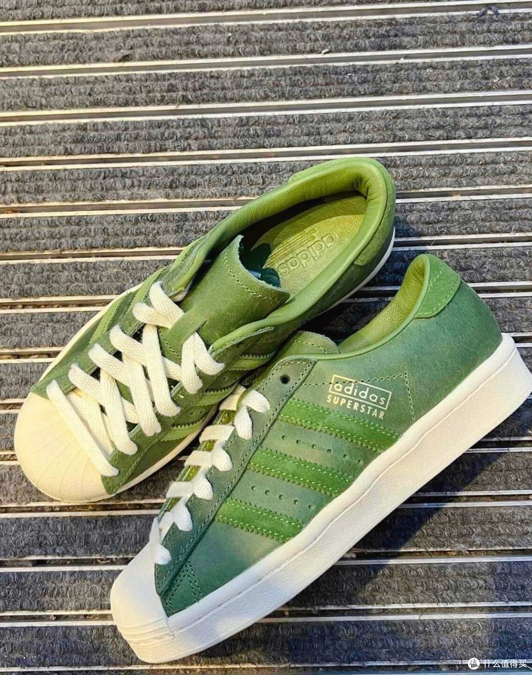 Adidas Originals SUPERSTAR 绿色款:时尚与经典的融合