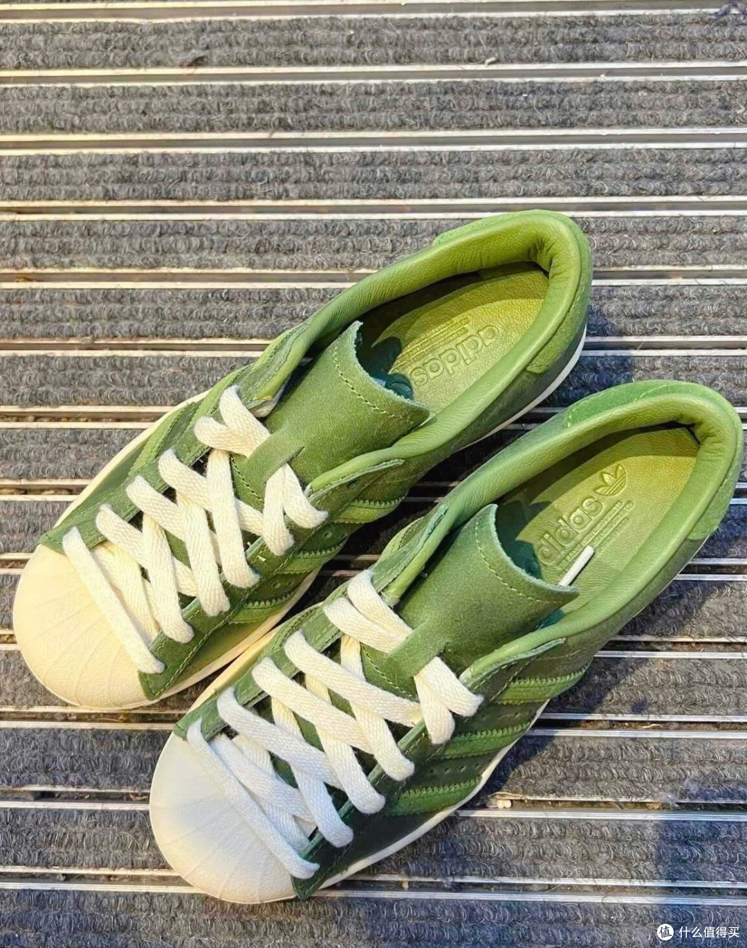 Adidas Originals SUPERSTAR 绿色款:时尚与经典的融合