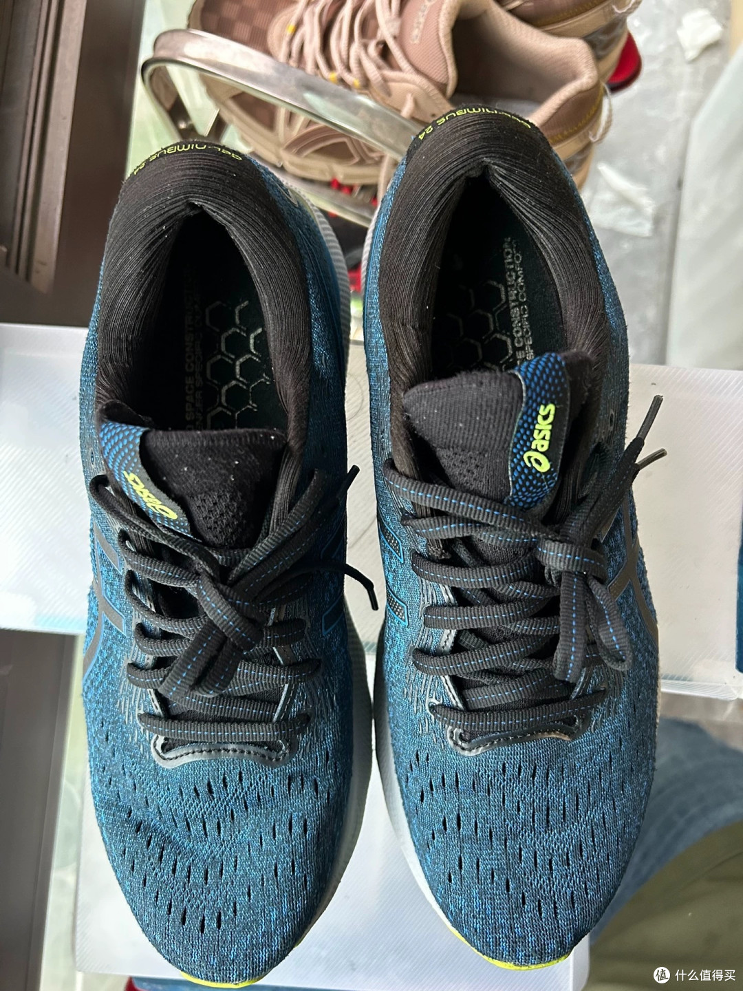 缓震效果哪家强？亚瑟士ASICS Gel-Nimbus 24