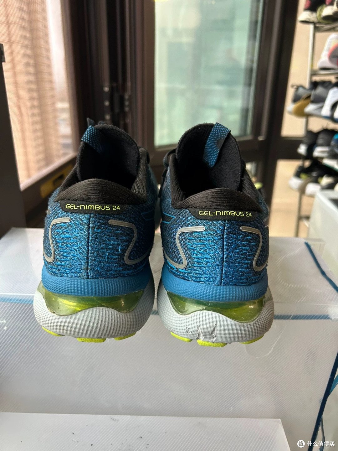 缓震效果哪家强？亚瑟士ASICS Gel-Nimbus 24
