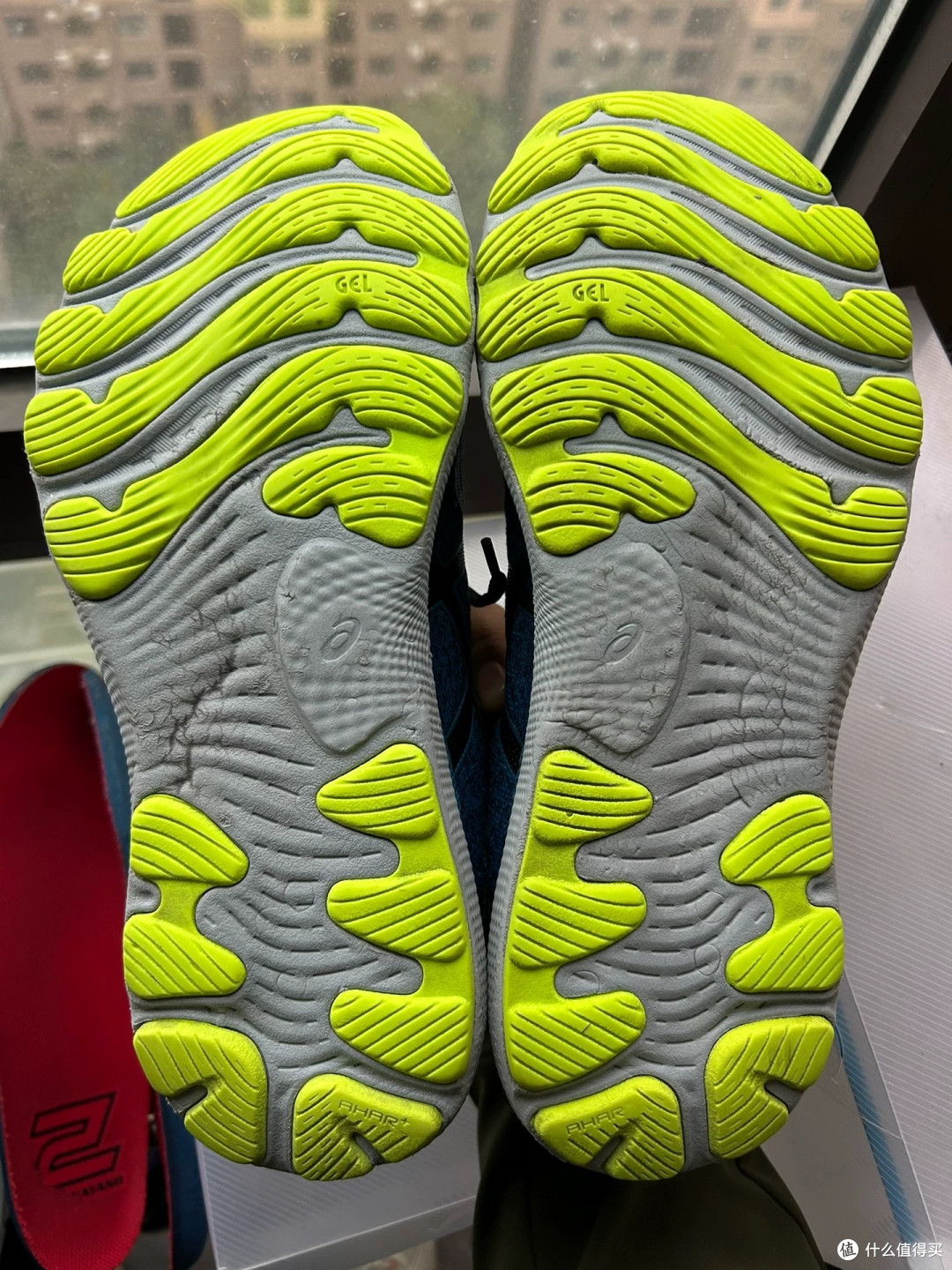 缓震效果哪家强？亚瑟士ASICS Gel-Nimbus 24