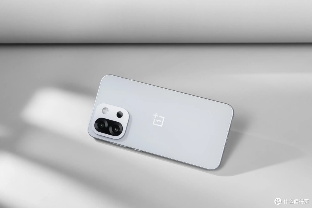 10分钟卖出2亿元，16GB+1TB+6260mAh，已成手机行业“新黑马”