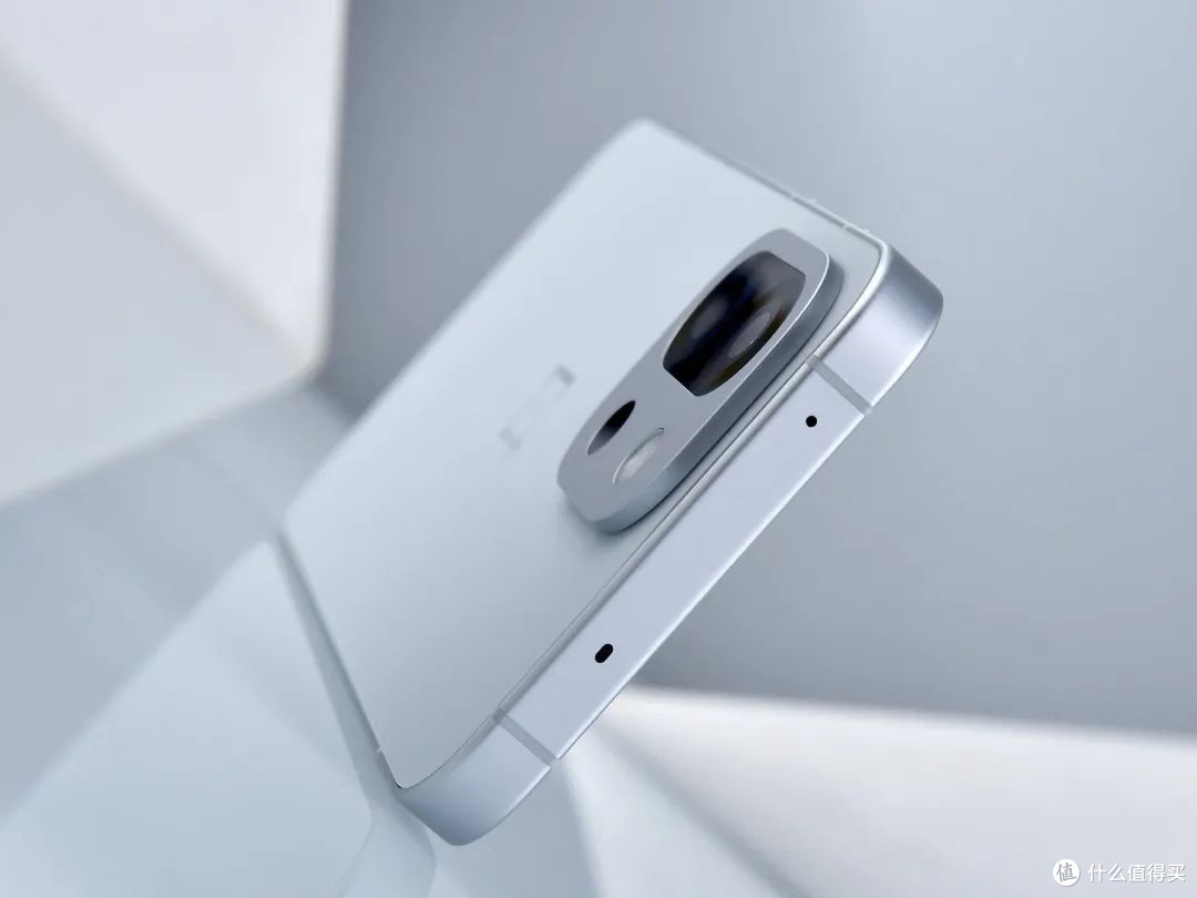 10分钟卖出2亿元，16GB+1TB+6260mAh，已成手机行业“新黑马”