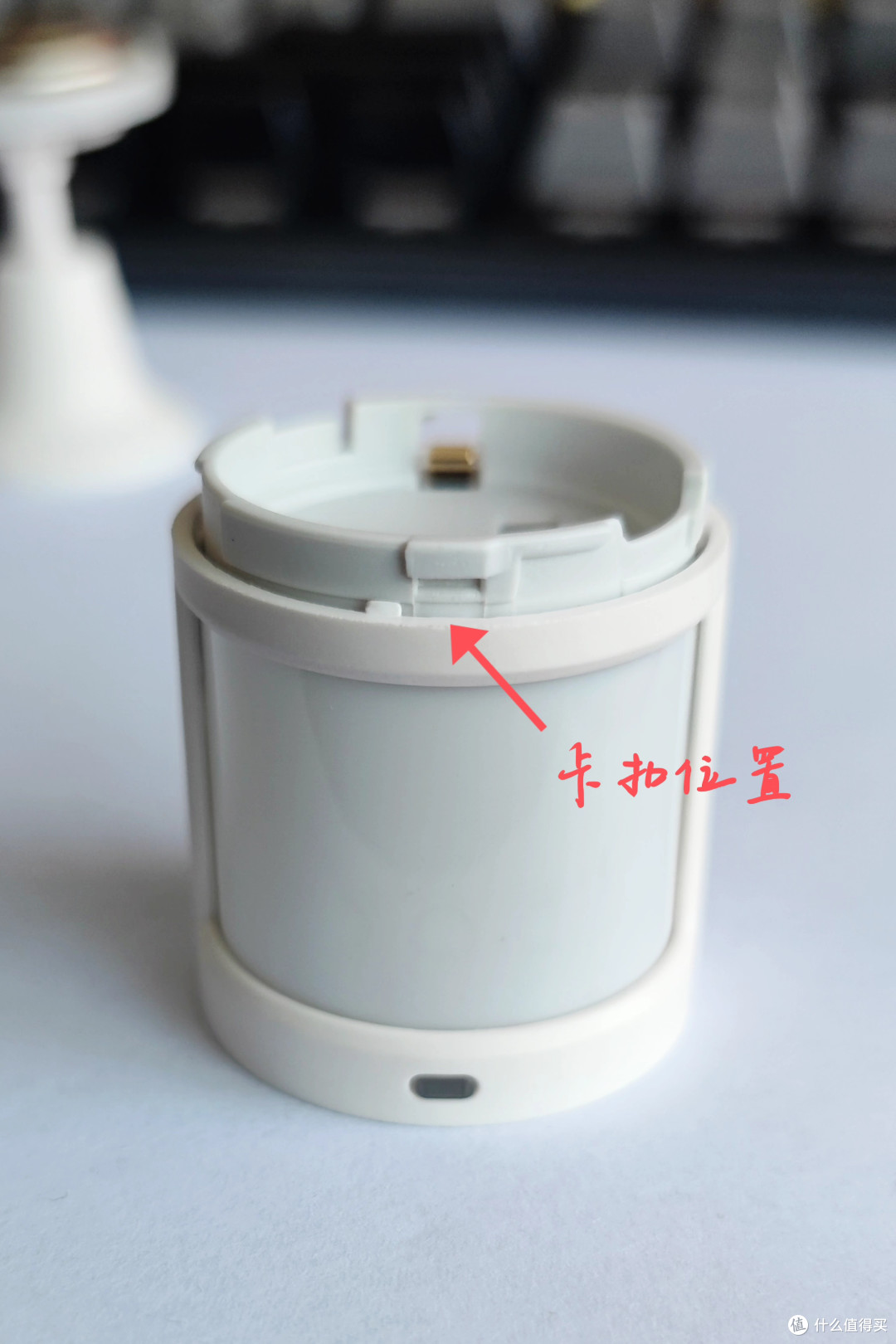 全程也就这里比较暴力，拆开才发现一圈也就一个卡扣