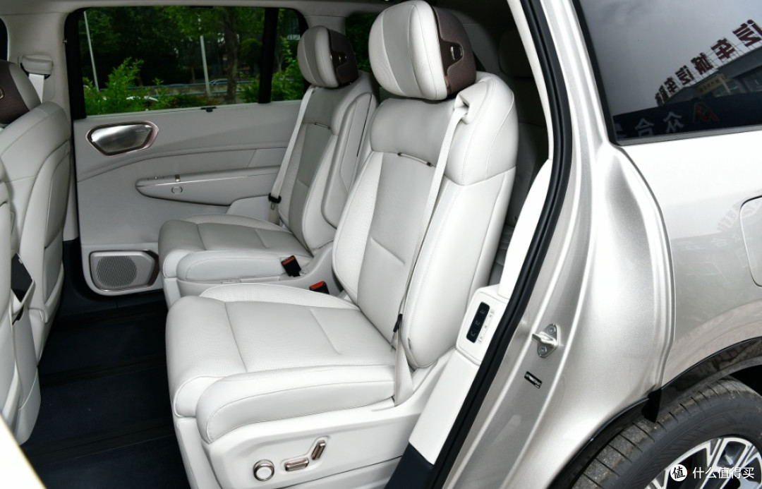 领克 900 耀世登场,开启豪华智能出行新时代