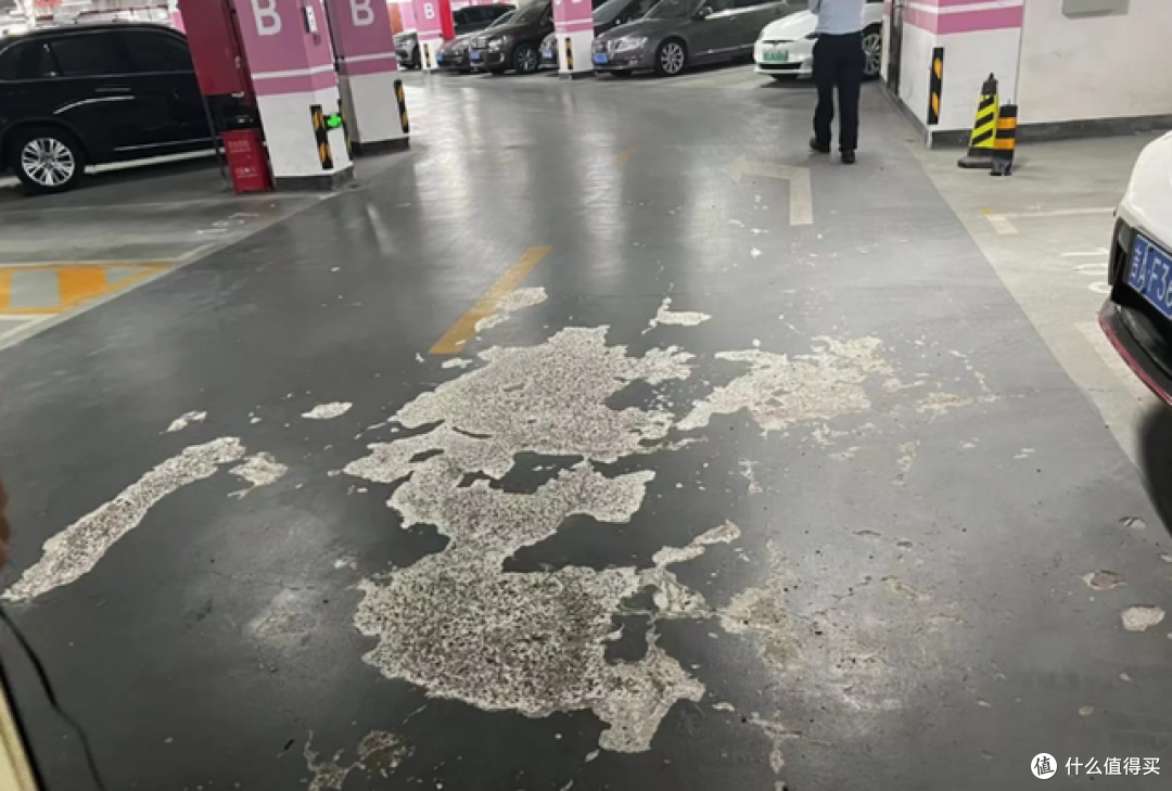 你家小区是什么档次？看一下“地下车库”就明白了，差距太明显！