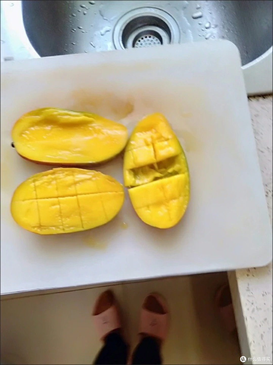 海南新鲜彩虹贵妃芒选购指南：解锁甜蜜多汁的美味秘诀
