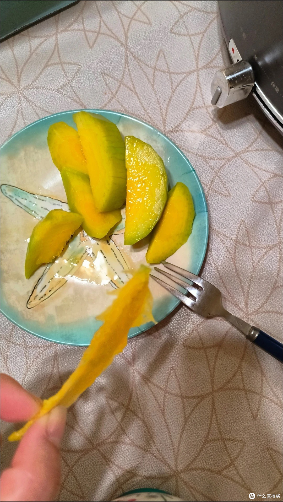 海南新鲜彩虹贵妃芒选购指南：解锁甜蜜多汁的美味秘诀