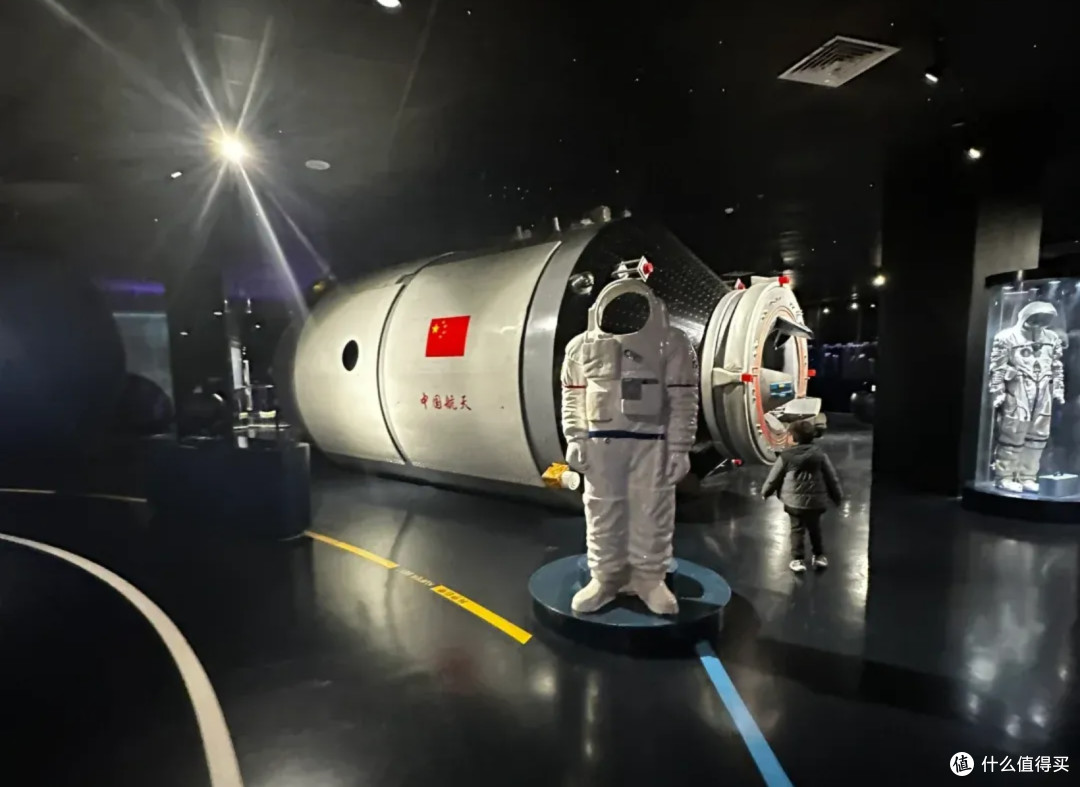 春日里的艺术盛宴：打卡热门展览之武汉科技馆，分享观展心得！