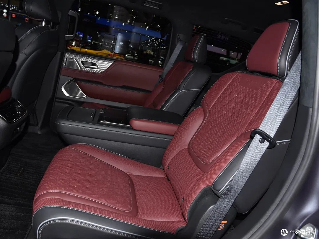大型SUV,配3.5T V6发动机+空悬,7/8座皆可选,售119.8万起