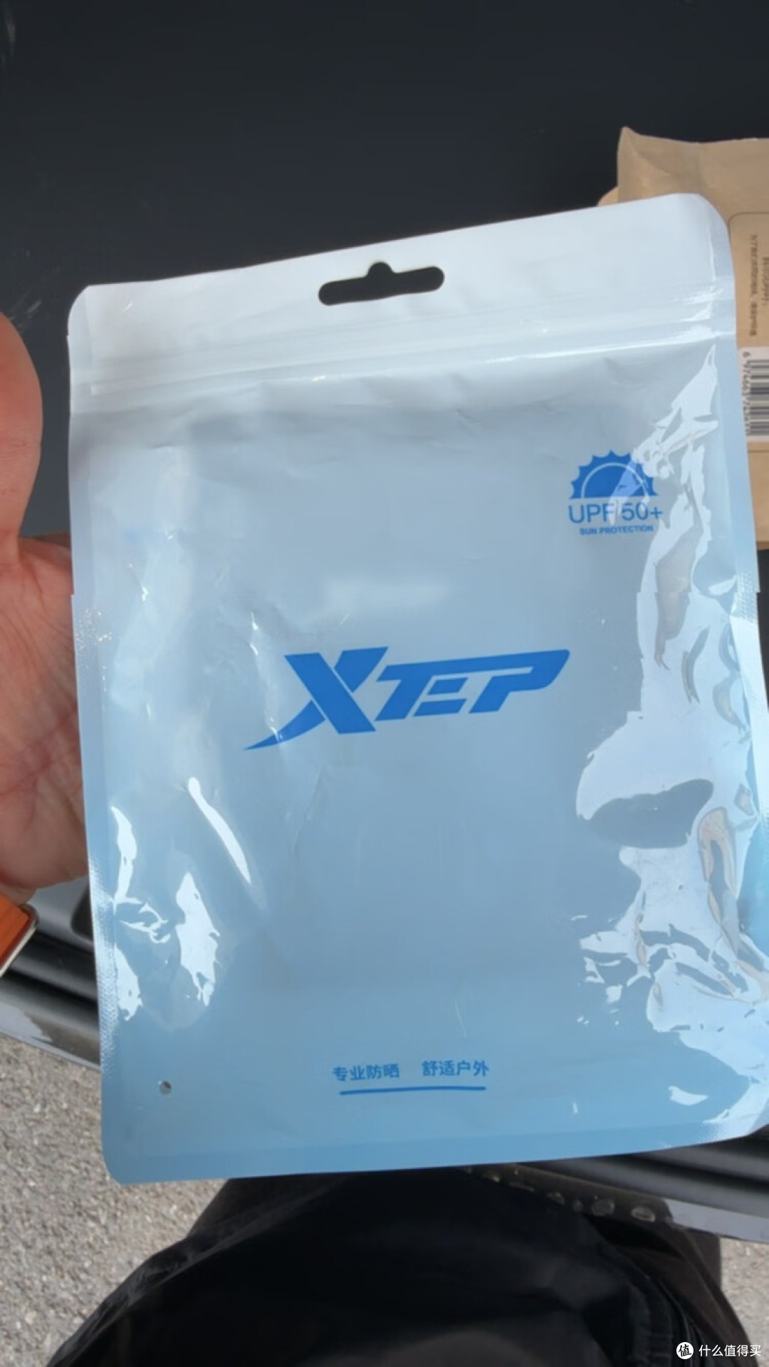 特步骑行面罩：性价比与实用性的完美融合