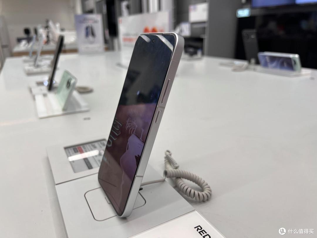 惊爆!iPhone 18 Pro 大革新,屏下3D人脸识别登场,错过等一年!