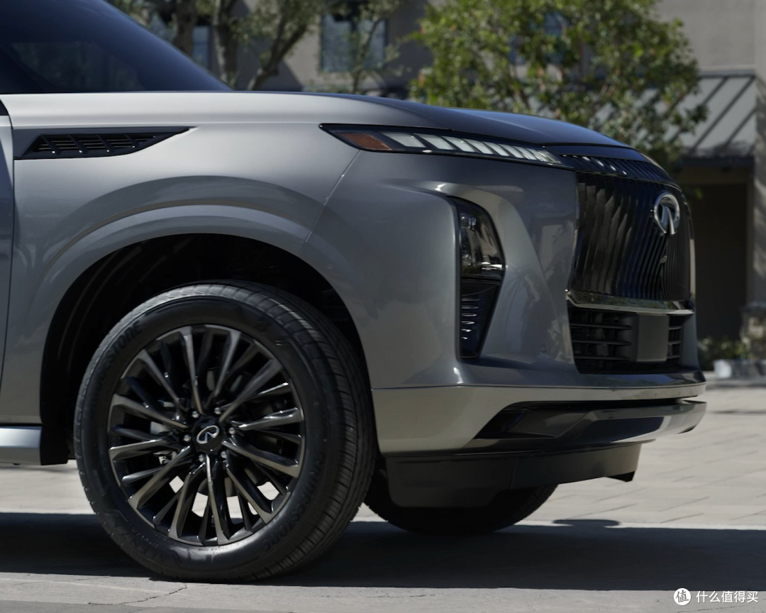 全新英菲尼迪QX80,22英寸轮毂配V6双涡轮,这价值感谁能抗拒?