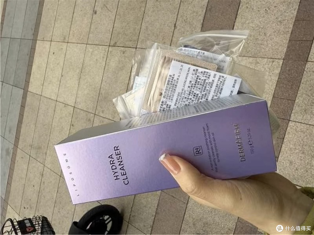 德妃紫苏洗面奶:肌肤的温柔呵护者
