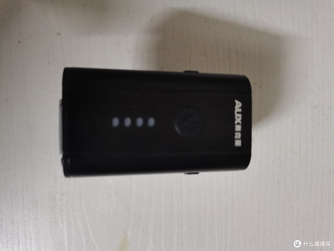 奥克斯轻便高亮自行车灯：骑行者的夜间守护者