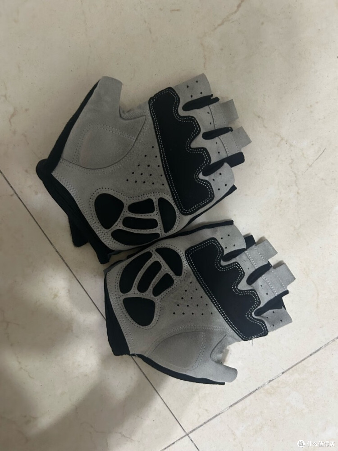 骑行手套：功能与舒适的完美结合