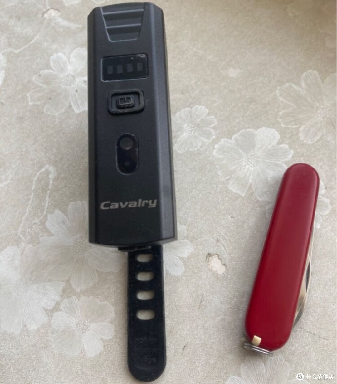 骑兵连自行车灯：精致小巧，照亮骑行之路
